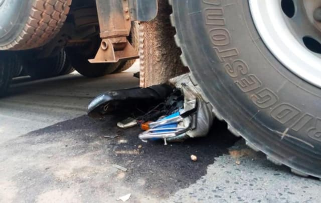 Thiès - Mbour 1 : Un jeune conducteur de moto Jakarta perd tragiquement la vie après une collision avec un camion