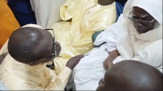 Yaafuye ngam Mbayang Diop : Collectif oo ɗaɓɓitii ballal Khalife général mo Mourideɓe ngam wallude mo heɓde yaafuye, o dande e ñaawgol wareede.