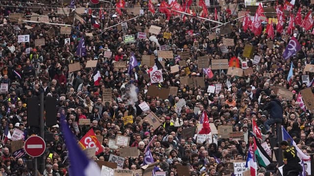 Farayse : Haa yimɓe 800 000 ngarii e manifestasioŋaji, tawa ɓadii yimɓe 1 000 nangaama, fitinaaji waɗii e saareji keewɗi