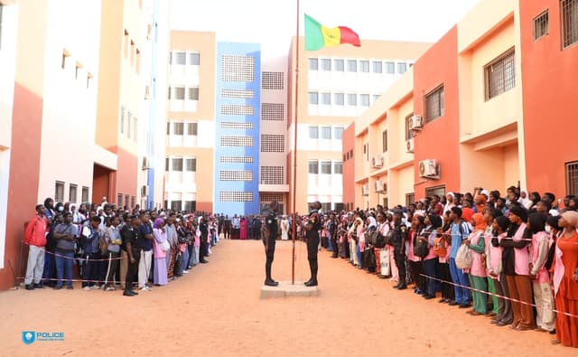 Lycée Seydina Limamou Laye : Jannginooɓe 25 njahii retraite, proviseur reentinirii e dow ŋakkere profesërɓe