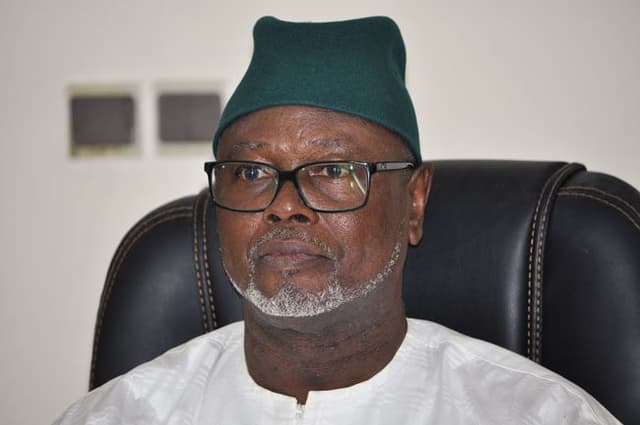 Senegaal : Alioune Tine noddii haaldondiral nasional ngam jaabaade caɗeele ekonomi e renndo